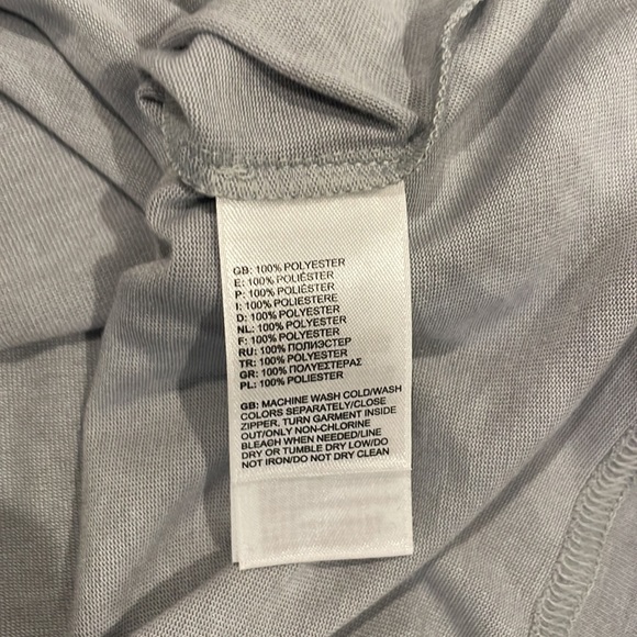 NWT - Women’s The North Face Flashdry Pocket T - Picture 6 of 7